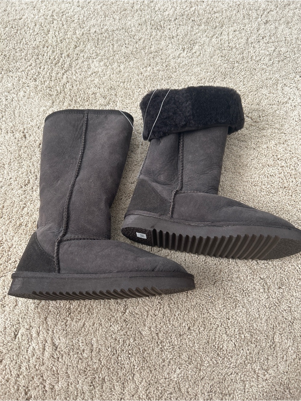 NWT Kirkland Signature Women's Shearling Boots – Chocolate Brown (Size 6)